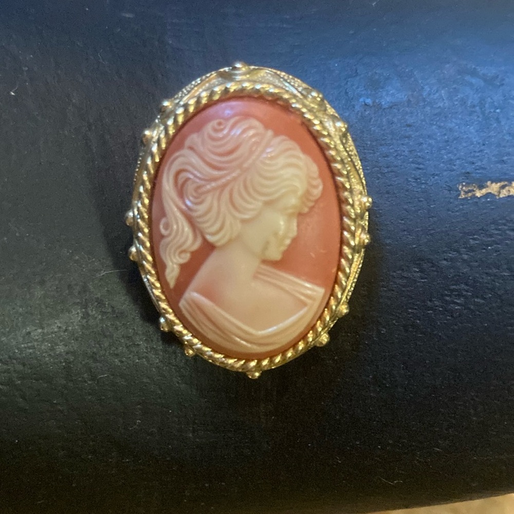 BROOCH or Pendant. Sarah Coventry cameo, Goldtone frame. Excellent condition.